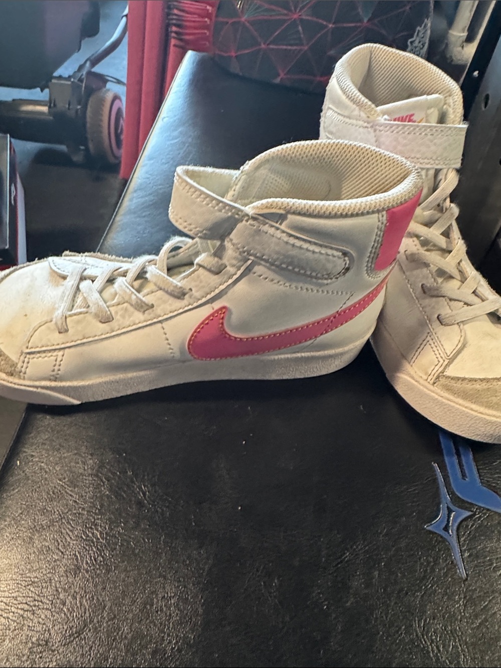 Nike Kids White High-Top Sneakers with Pink Swoosh - Picture 4 of 4
